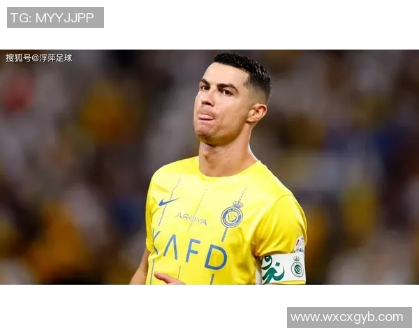 著名足球明星频频遭遇毒奶事件引发球迷热议与反思